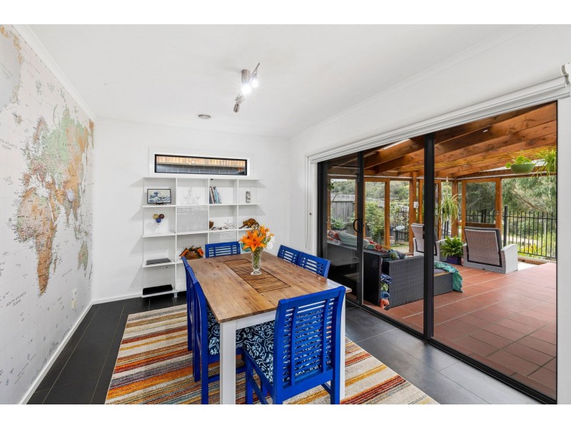 1/7 Saltbush pl, Torquay VIC 3228