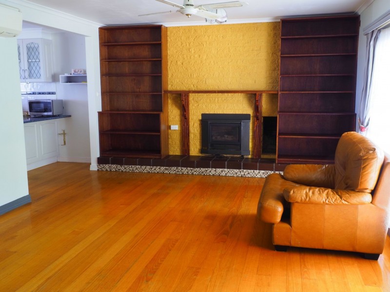 12 Golf links Rd, Lakes Entrance VIC 3909