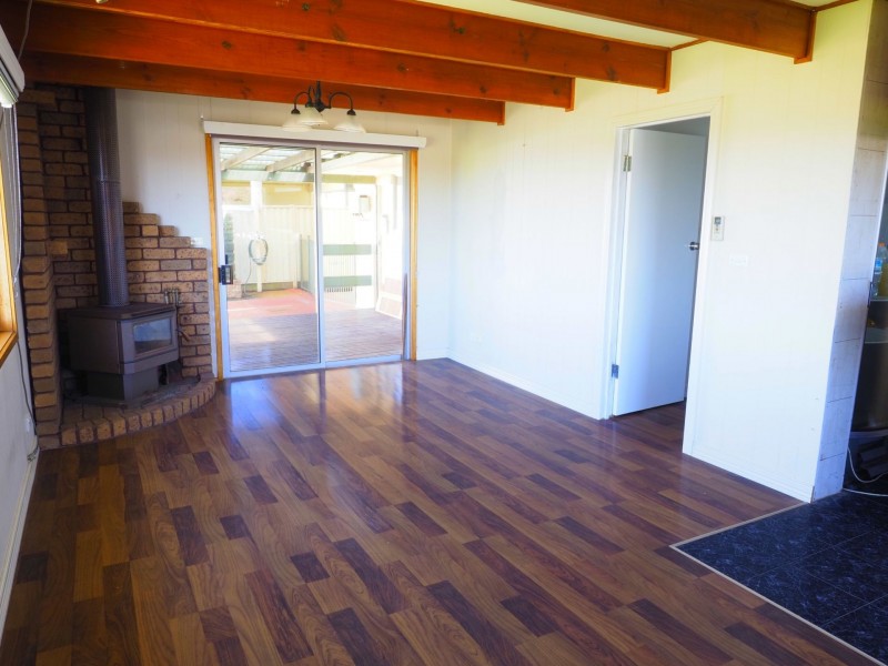 12 Golf links Rd, Lakes Entrance VIC 3909