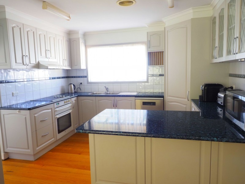 12 Golf links Rd, Lakes Entrance VIC 3909