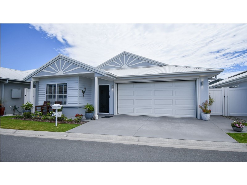 12 Oakmont Drive, South West Rocks NSW 2431