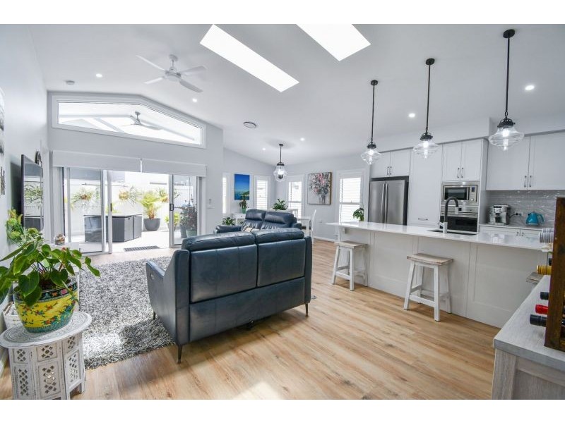 12 Oakmont Drive, South West Rocks NSW 2431