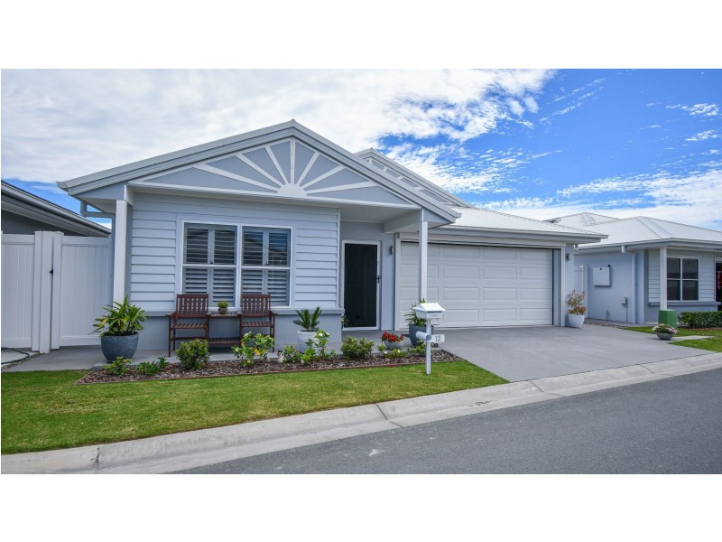 12 Oakmont Drive, South West Rocks NSW 2431