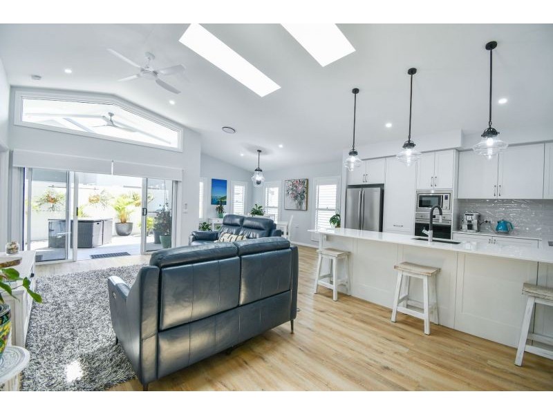 12 Oakmont Drive, South West Rocks NSW 2431