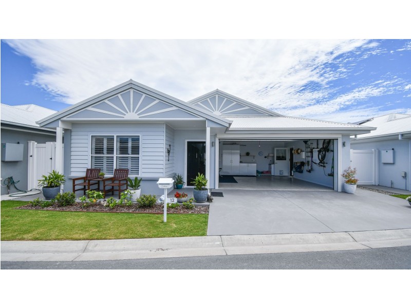 12 Oakmont Drive, South West Rocks NSW 2431