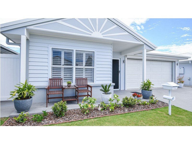 12 Oakmont Drive, South West Rocks NSW 2431