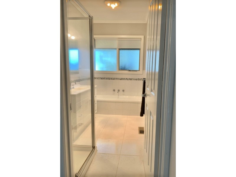 1/3 Moore Street, Ferntree Gully VIC 3156