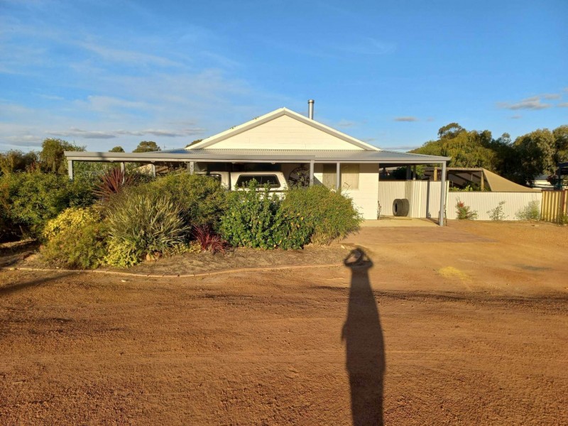 13 Railway Street, Beverley WA 6304