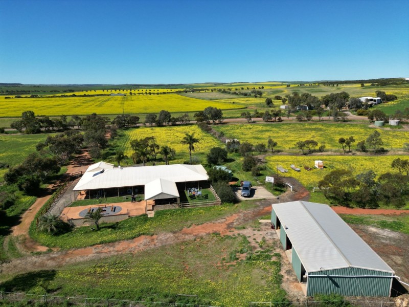 257 Giles Road, Moonyoonooka WA 6532