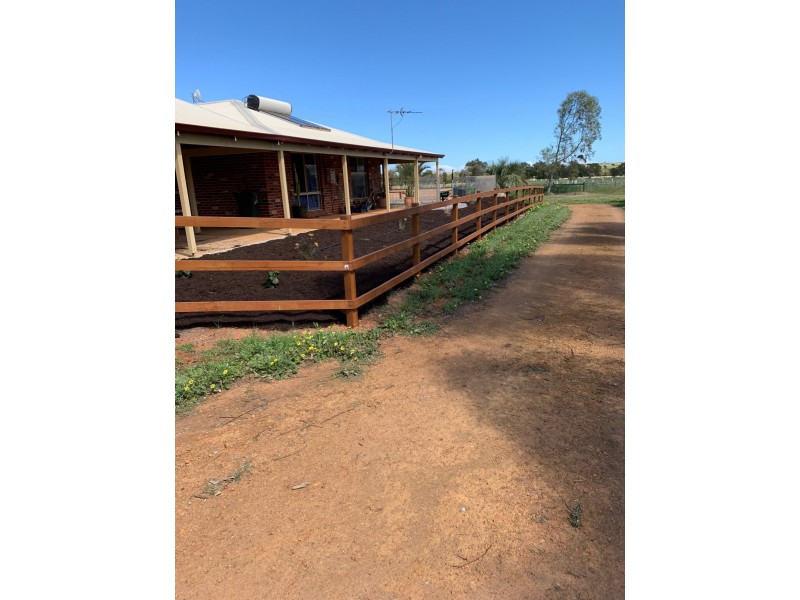 257 Giles Road, Moonyoonooka WA 6532