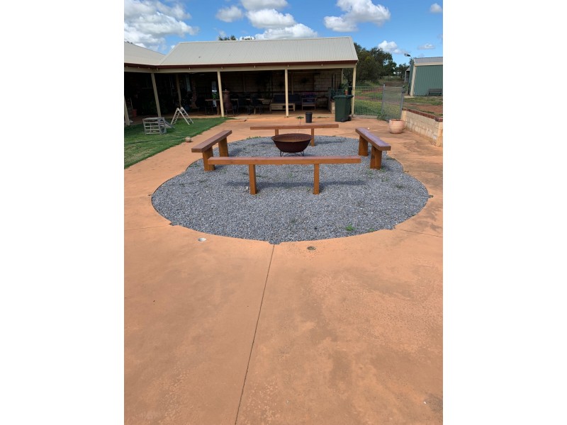 257 Giles Road, Moonyoonooka WA 6532