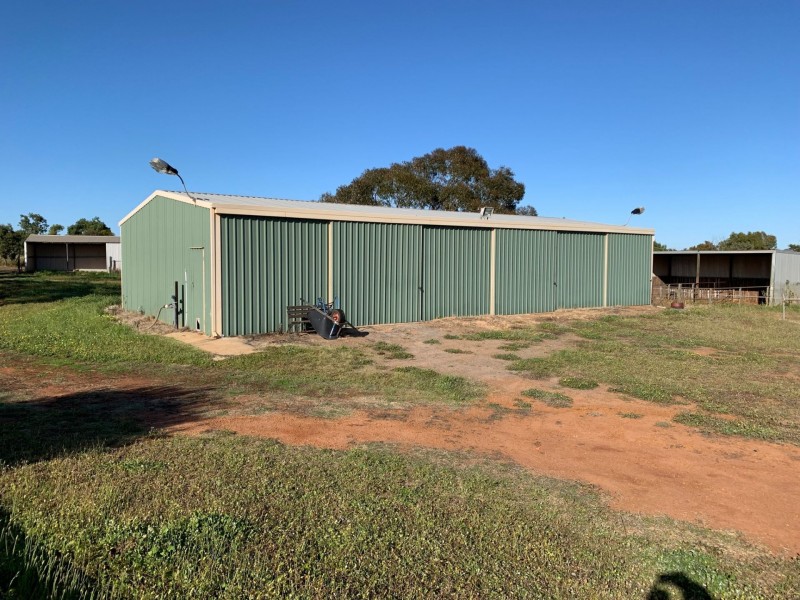 257 Giles Road, Moonyoonooka WA 6532
