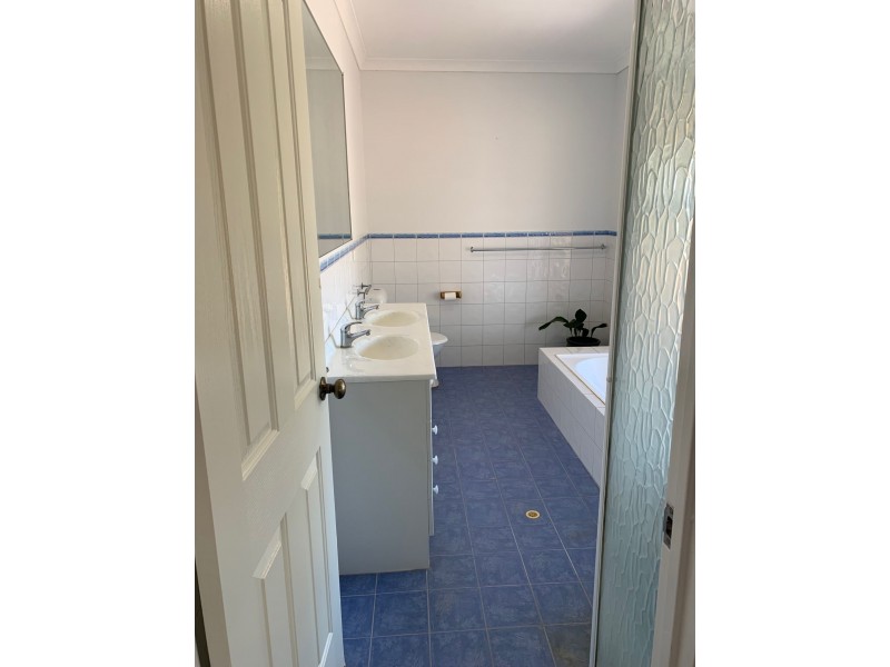 257 Giles Road, Moonyoonooka WA 6532