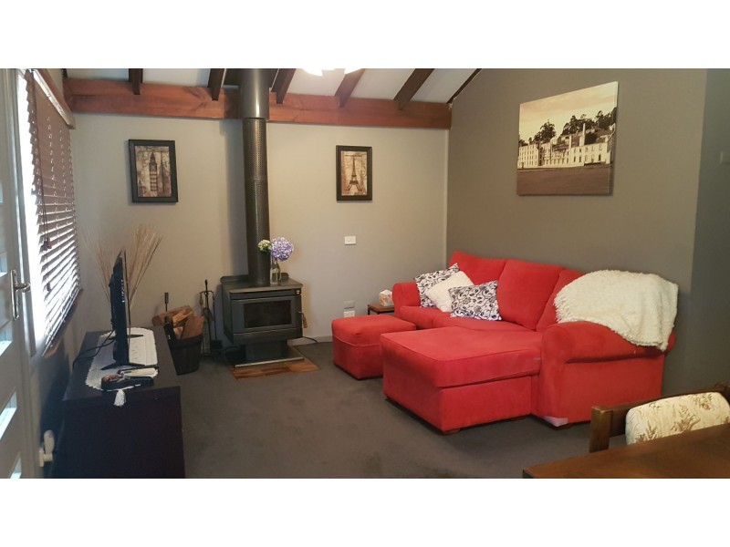 17 Farmer Street, Mirboo North VIC 3871