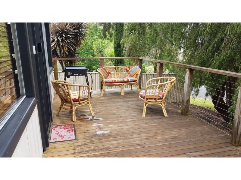 17 Farmer Street, Mirboo North VIC 3871