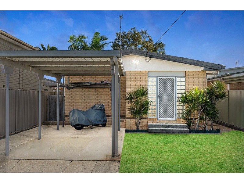 11 Hillcrest Parade, Miami QLD 4220