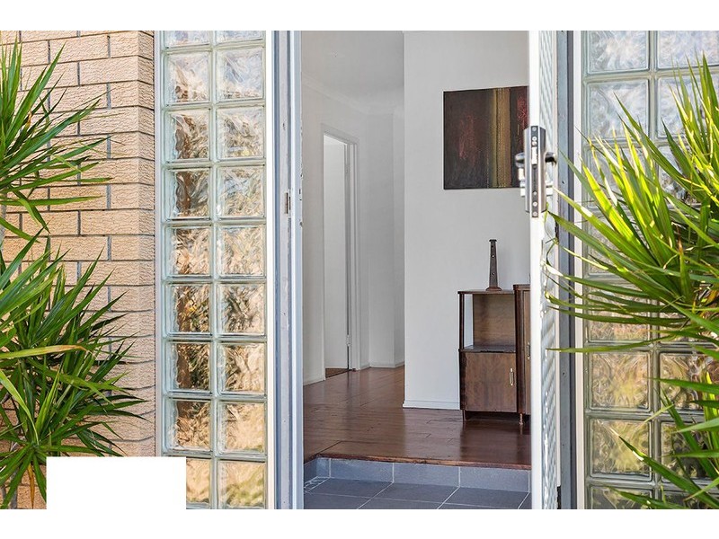 11 Hillcrest Parade, Miami QLD 4220