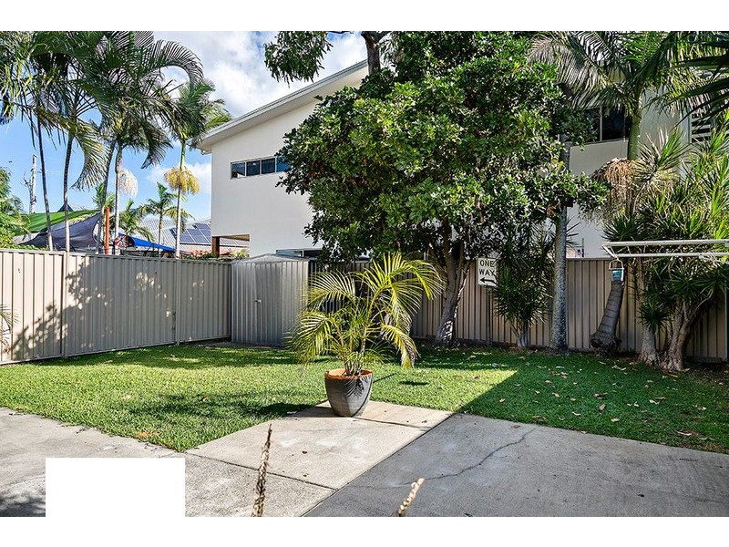 11 Hillcrest Parade, Miami QLD 4220