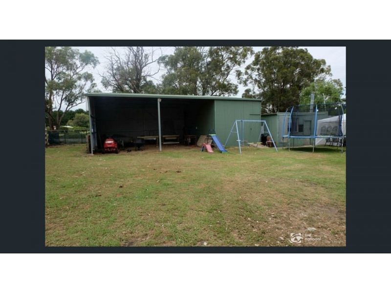 5 Ives rd, Lindenow South VIC 3875