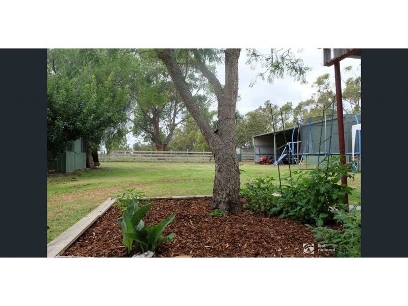 5 Ives rd, Lindenow South VIC 3875