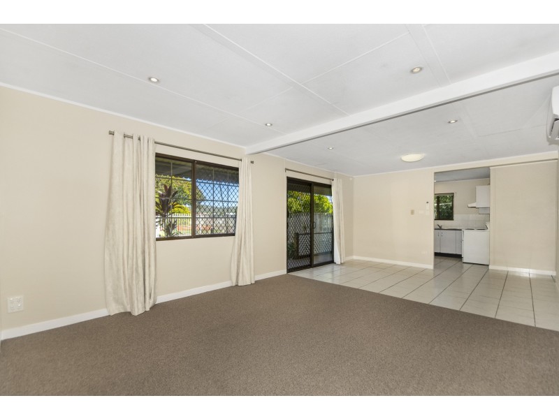 6 Emerald St, Kirwan QLD 4817