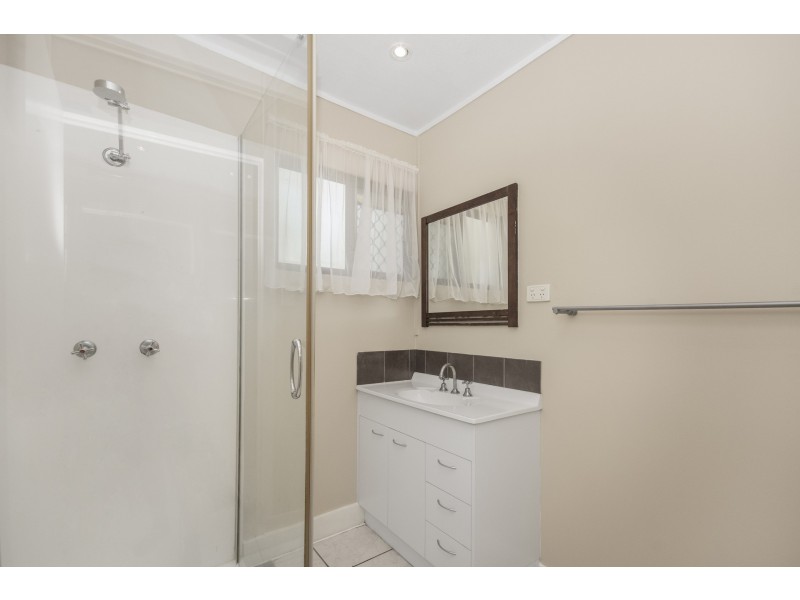 6 Emerald St, Kirwan QLD 4817