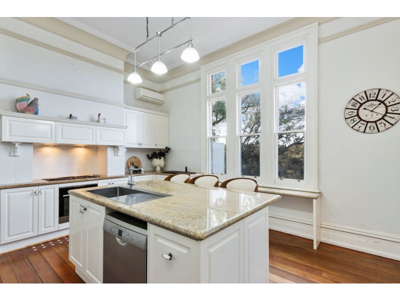 7 Daylesford Road, Bassendean WA 6054