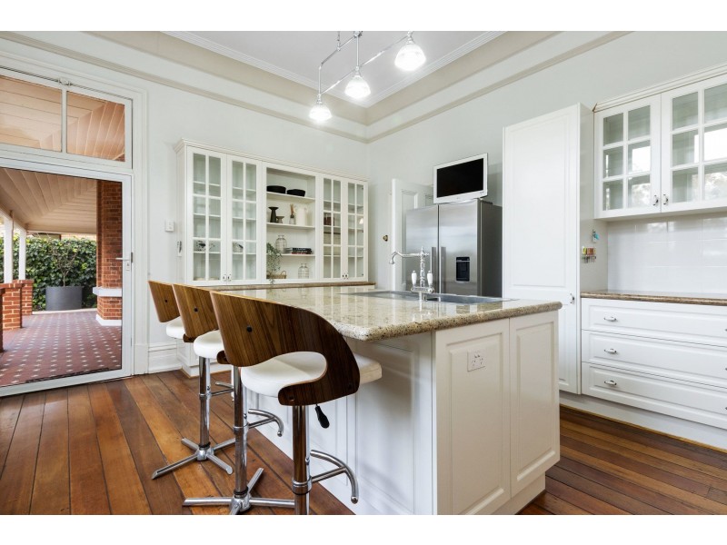 7 Daylesford Road, Bassendean WA 6054