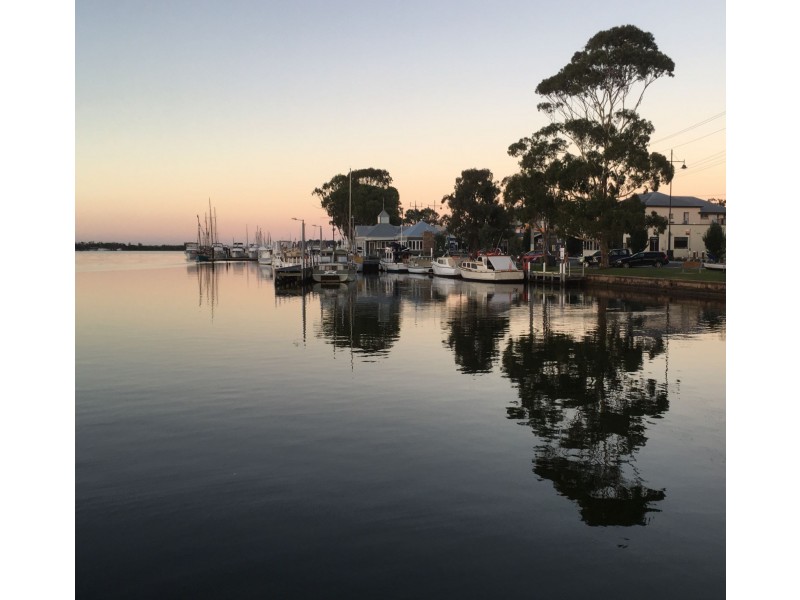 196 Newlands Drive, Paynesville VIC 3880