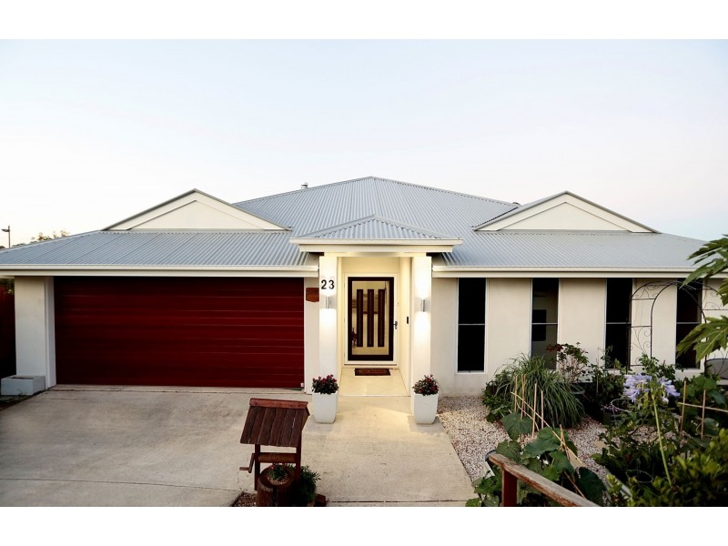 23 Watson Rd, Southside QLD 4570