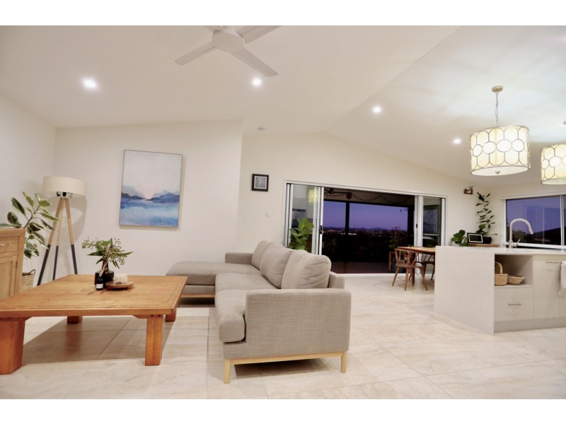 23 Watson Rd, Southside QLD 4570