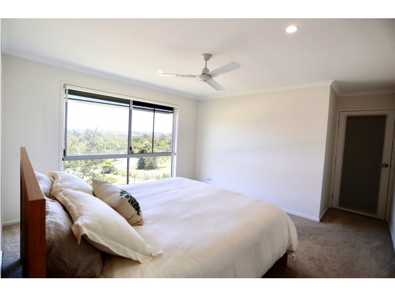 23 Watson Rd, Southside QLD 4570
