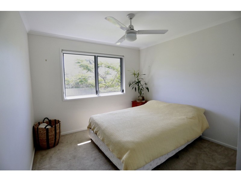 23 Watson Rd, Southside QLD 4570
