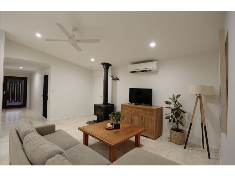 23 Watson Rd, Southside QLD 4570