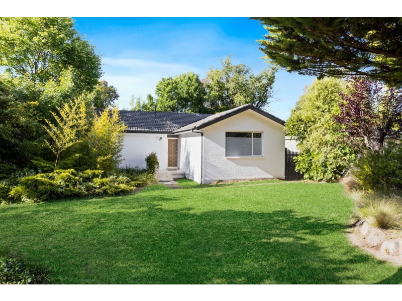 1 Aird Place, Farrer ACT 2607