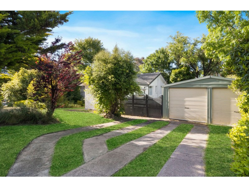 1 Aird Place, Farrer ACT 2607