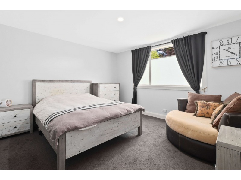 1 Aird Place, Farrer ACT 2607