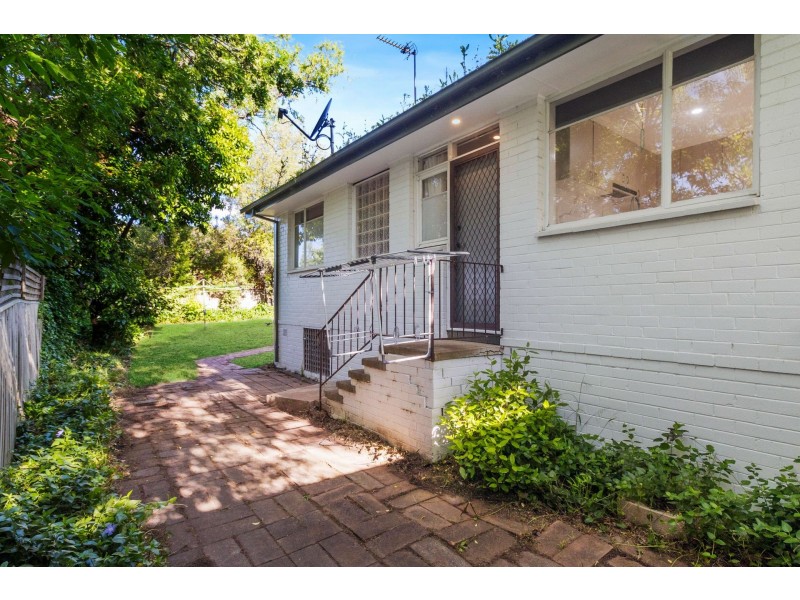 1 Aird Place, Farrer ACT 2607