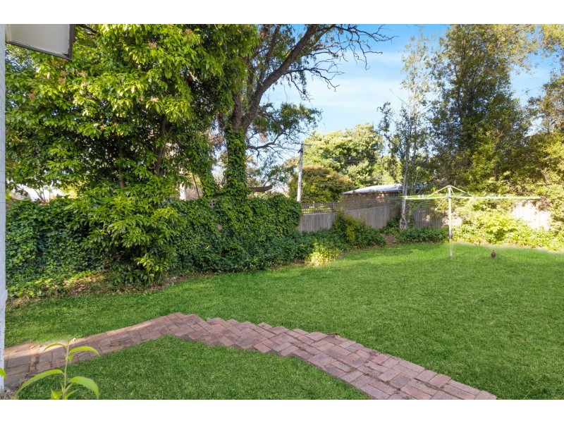 1 Aird Place, Farrer ACT 2607