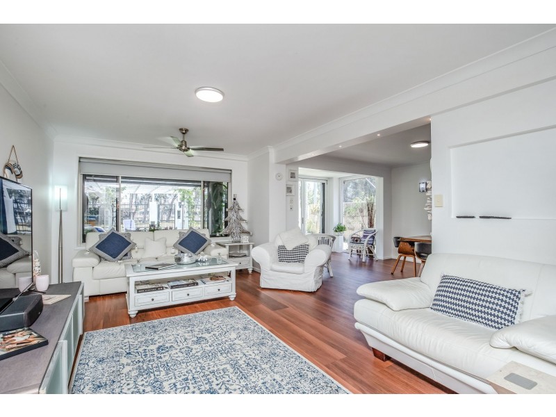 53 Paradise Parade, Paradise Point QLD 4216