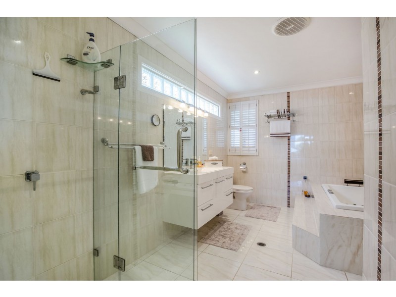 53 Paradise Parade, Paradise Point QLD 4216