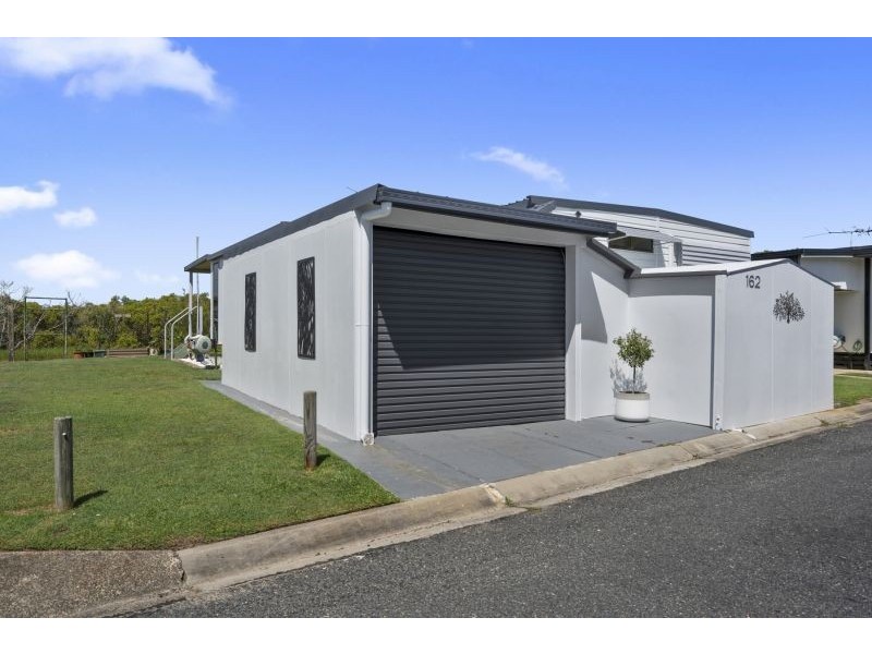 162/1 Kalmakuta Drive, Sandstone Point QLD 4511