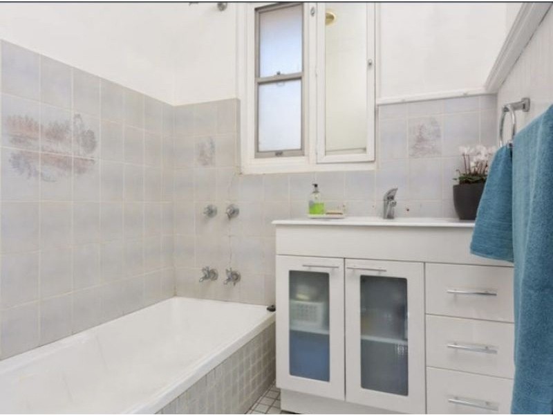 14 Dalton Street, Turvey Park NSW 2650