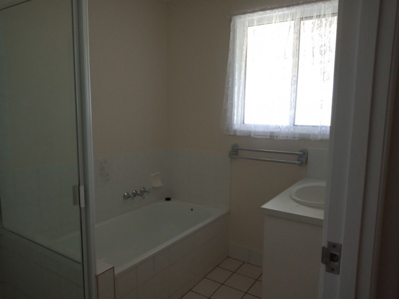 2 Osborne Place, Emerald QLD 4720