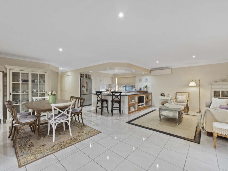 17 Lily Circuit, Kuraby QLD 4112