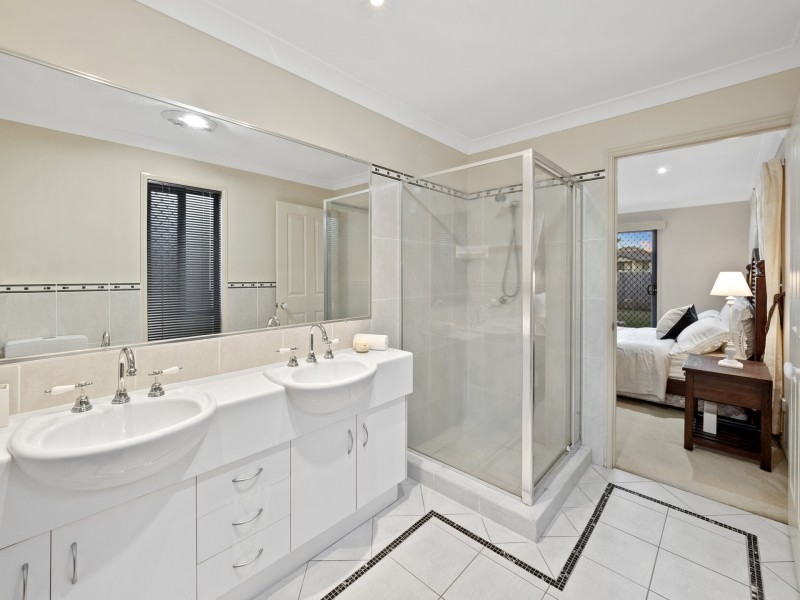 17 Lily Circuit, Kuraby QLD 4112