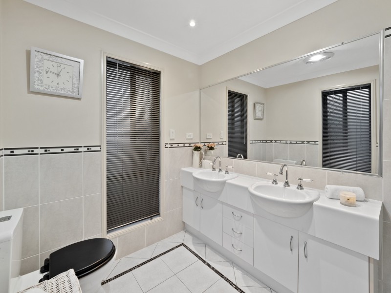17 Lily Circuit, Kuraby QLD 4112