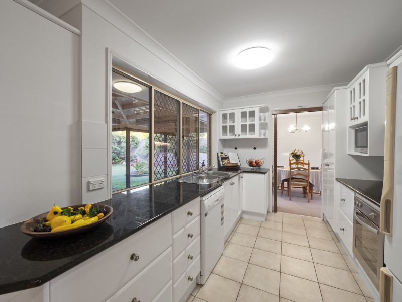 16 Chanel Crescent, Eight Mile Plains QLD 4113