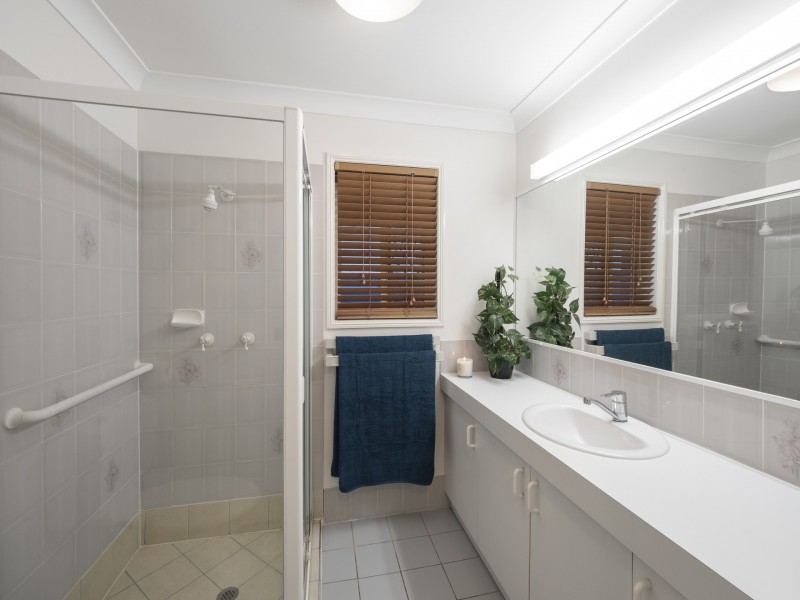 16 Chanel Crescent, Eight Mile Plains QLD 4113