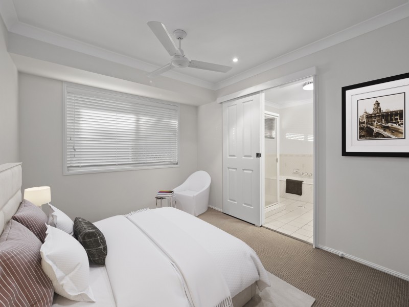 16 Chanel Crescent, Eight Mile Plains QLD 4113